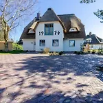 Retreat Reetdach-villa Retreat Дом отдыха *